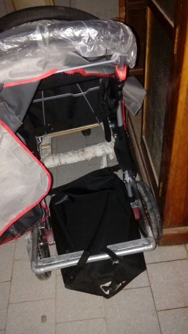 En un carrito de bebé se quiso fugar un delincuente del penal de Viedma