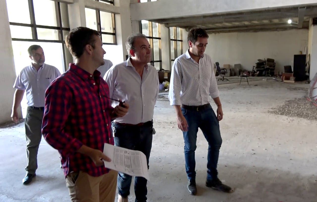 Pesatti verificó el estado del edificio de Horizonte que será utilizado duarante 30 años por el municipio de Viedma