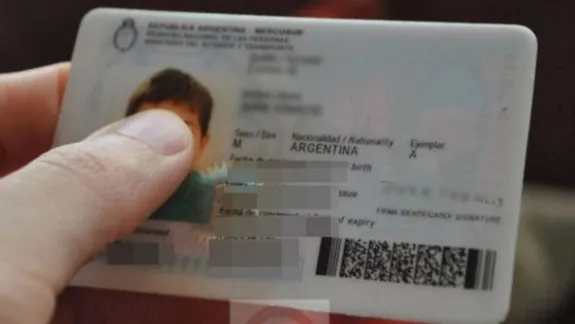 La justicia hace lugar al pedido de una adolescente al que le cambiaron el apellido y se enteró cuando fue a renovar el DNI