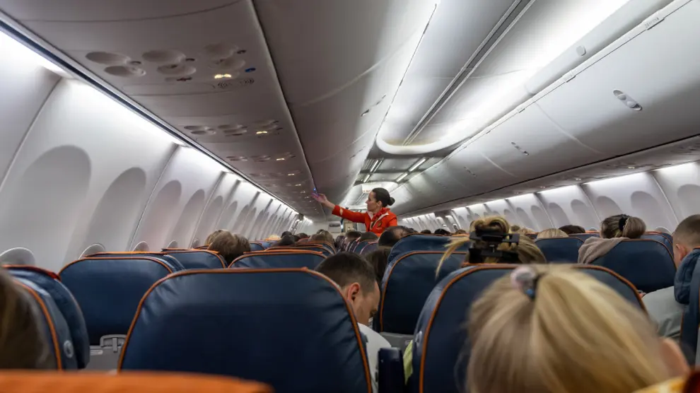 La justicia le permite a una niña viajar con su padre a distintas conferencias internacionales ante el silencio de la madre