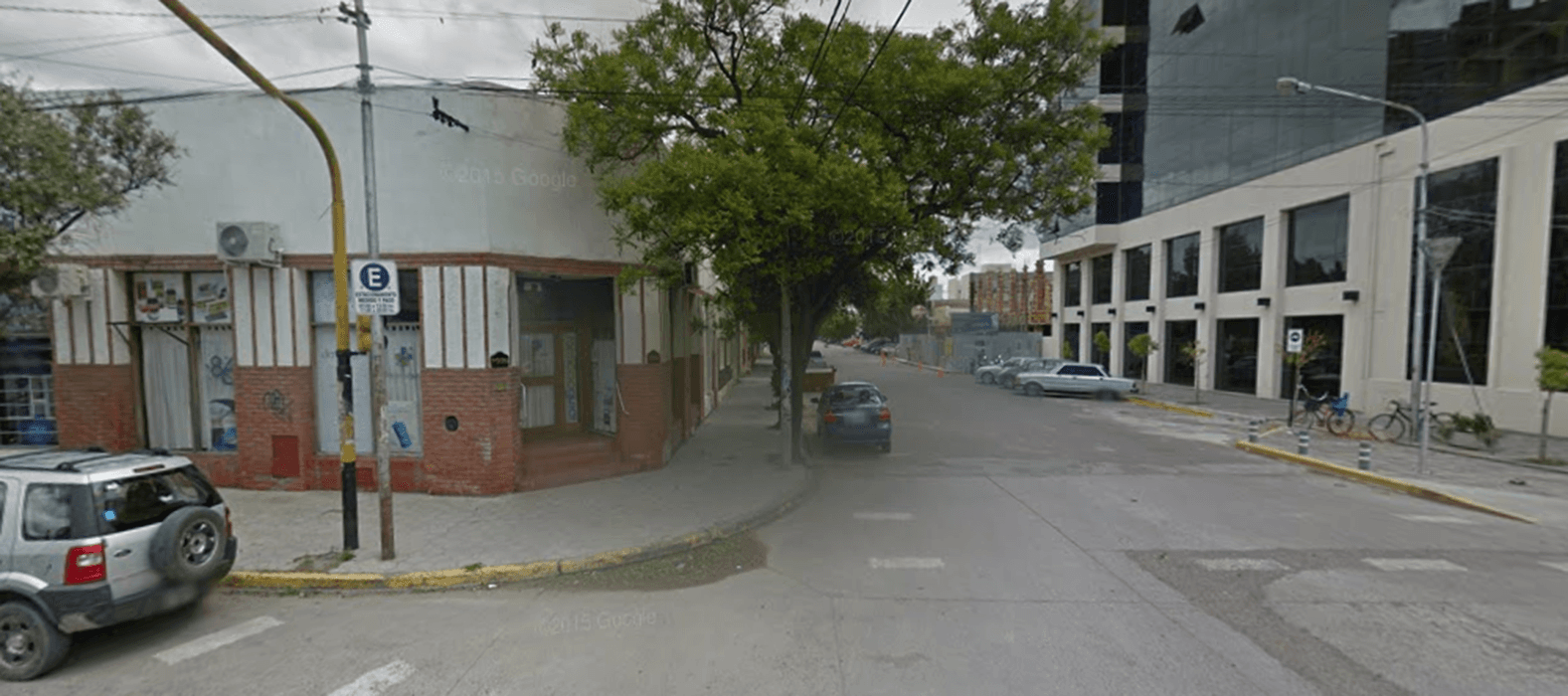 Robaron en la farmacia Guidi, en frente de la Legislatura de Rio Negro
