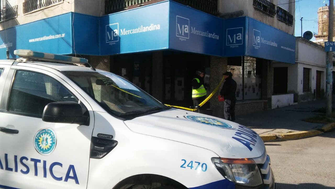 “Entraron con mucha violencia, amenazando de muerte y pidiendo el dinero”