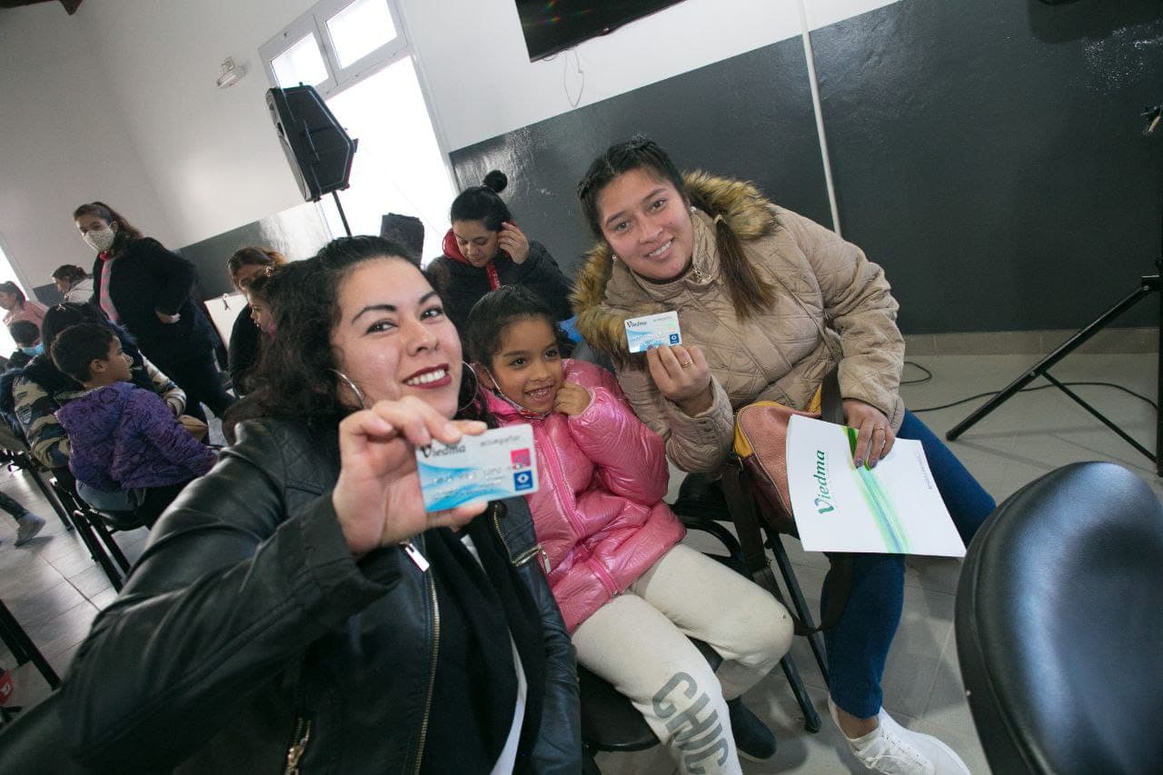 El municipio de Viedma entregó a más de 300 familias la tarjeta “ACOMPAÑAR”