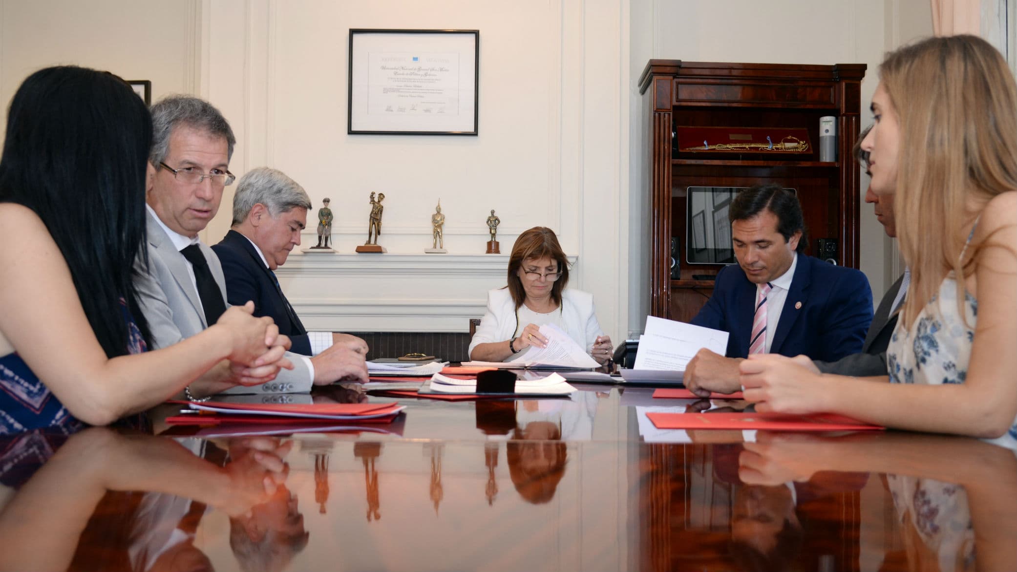 Procurador General se reunió con la ministra Bullrich y firmó un acuerdo de cooperación mutua