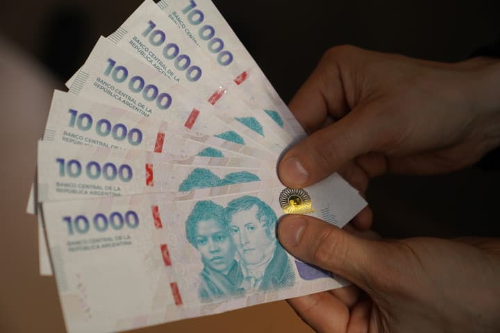 Ordenan devolver el dinero por no cumplir con la construcción de un paredón