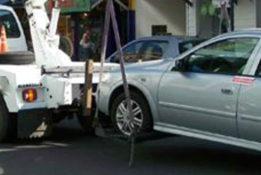 Últimos pasos para que las grúas comiencen a realizar su trabajo en el centro de Viedma