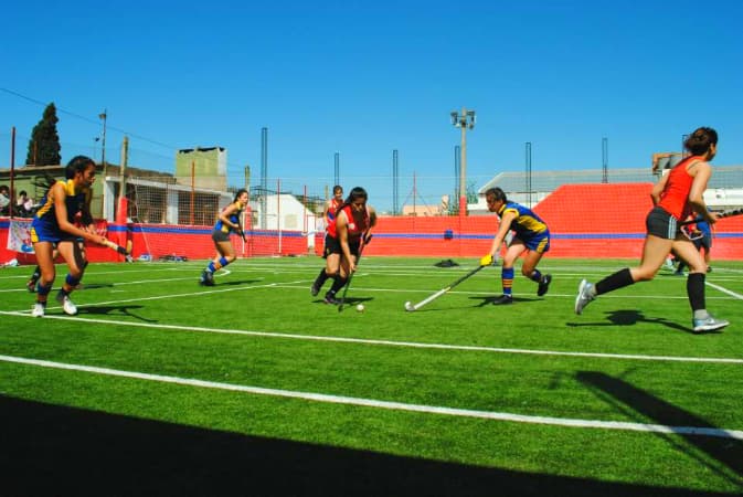 Este lunes comenzaron las clases de hockey en Villa Congreso