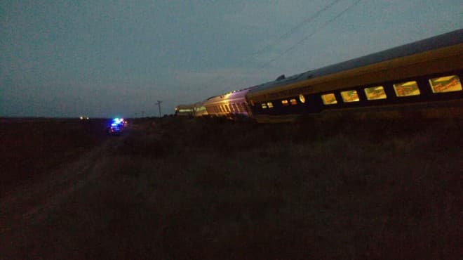Un chófer y la aseguradora deberán indemnizar a una pasajera que sufrió severas lesiones cuando un colectivo chocó con el tren