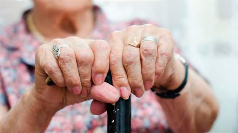 Tiene 40 años vivía con su madre de 77, le cobraba la jubilación y no se la entregaba