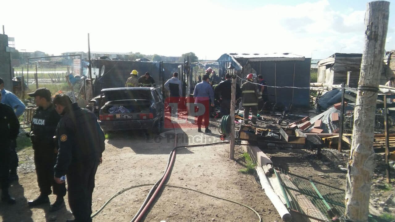 Hay dos niños internados por un incendio de una casilla de la toma del Barrio Unión