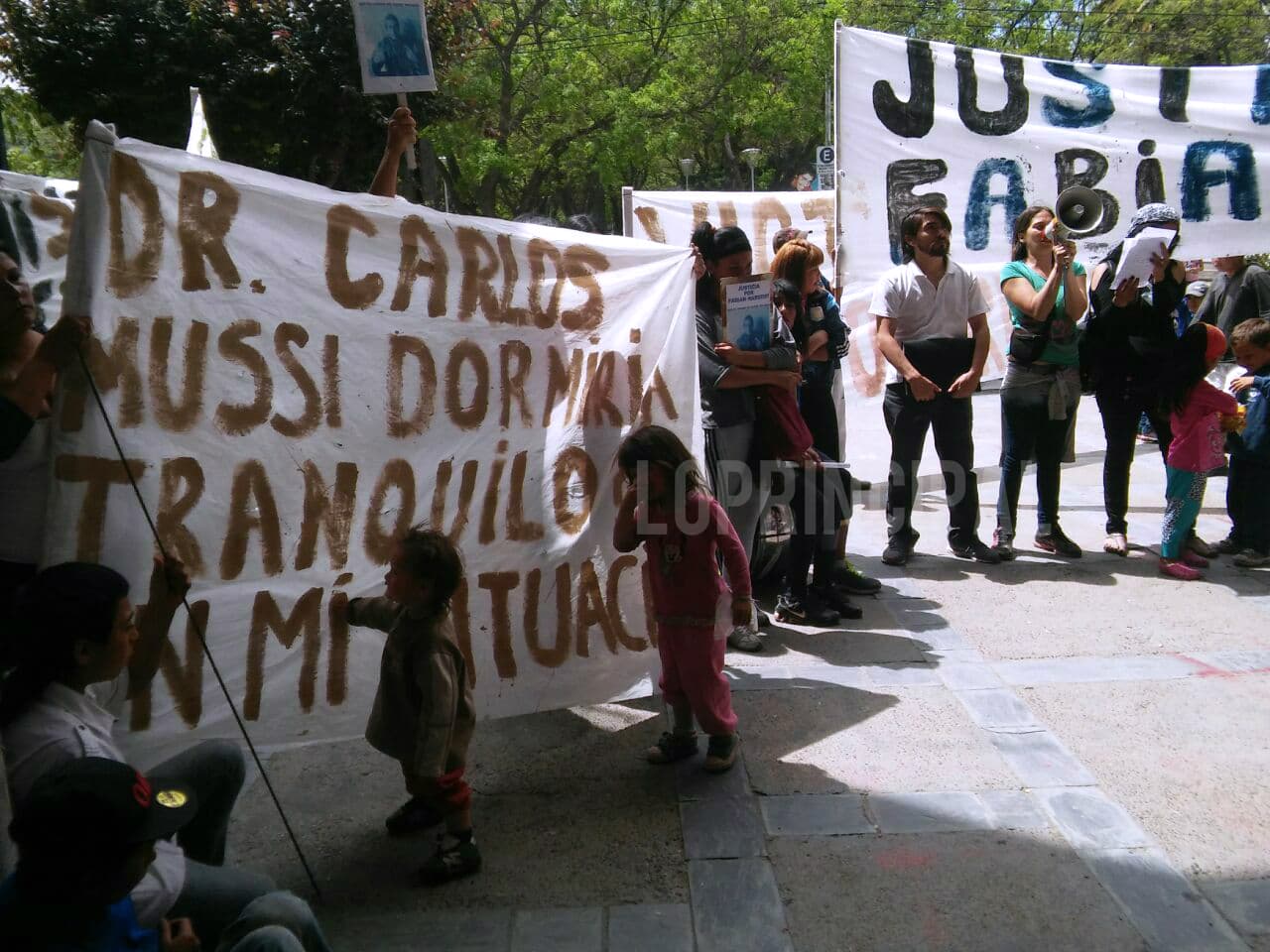 Mujer reclama justicia por el asesinato de su marido
