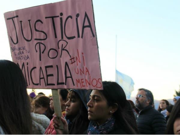 Marcha del silencio en Bariloche tras haber encontrado el cuerpo de Micaela Bravo