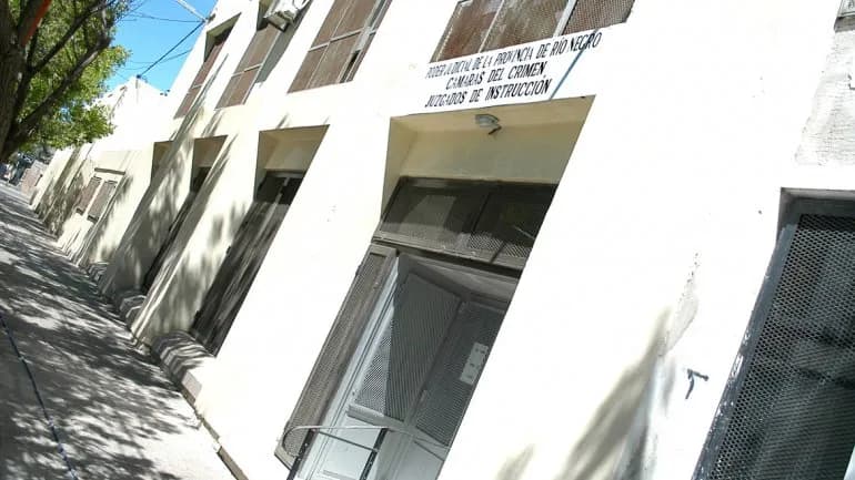Echaron a una trabajadora judicial rionegrina que tenía dos empleos públicos más en otra provincia
