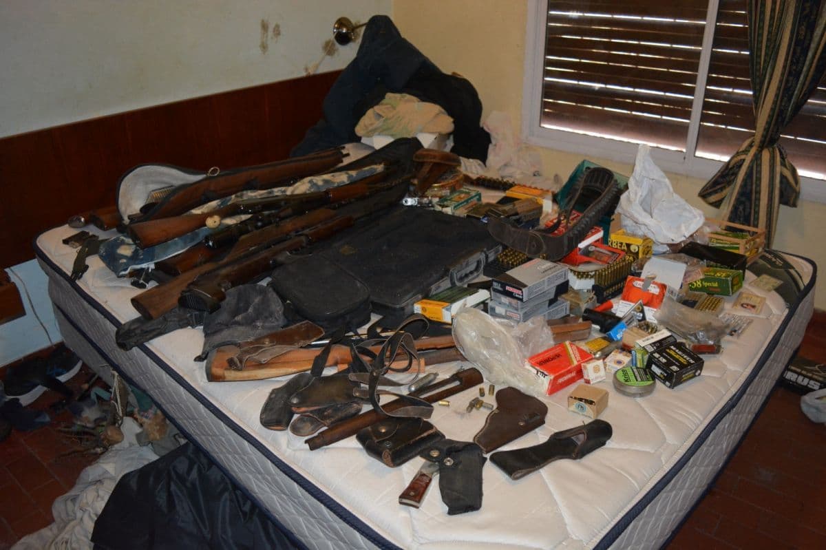 Prisión preventiva para un hombre que tenía gran cantidad de armas en el barrio Inalauquen