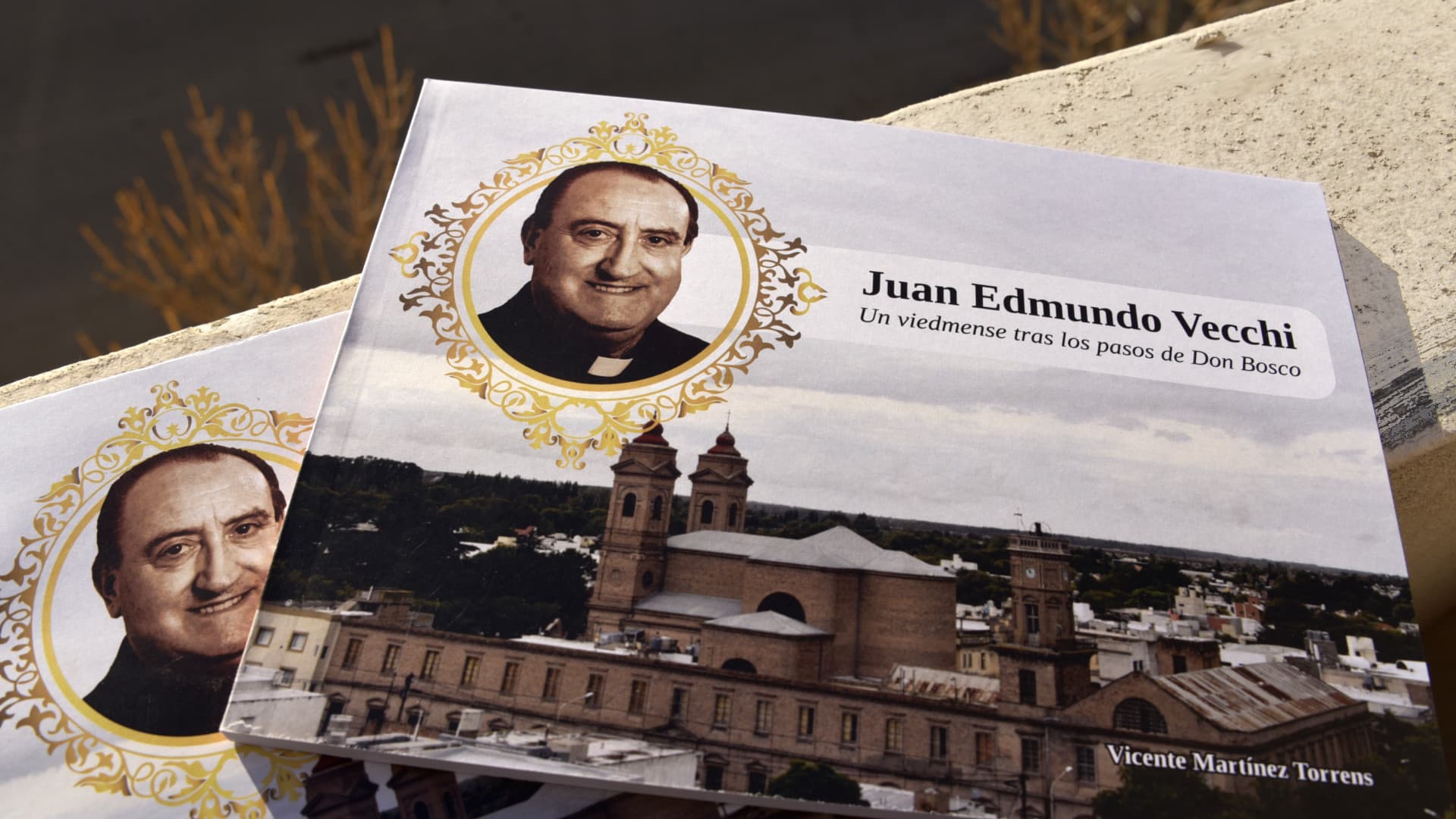 Presentan el libro sobre la vida del sacerdote Vecchi Monti