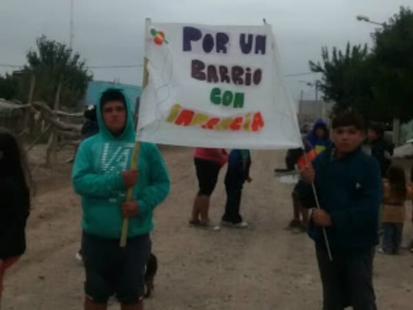 Familiares y vecinos del niño fallecido atropellado por el camión reclaman espacios verdes