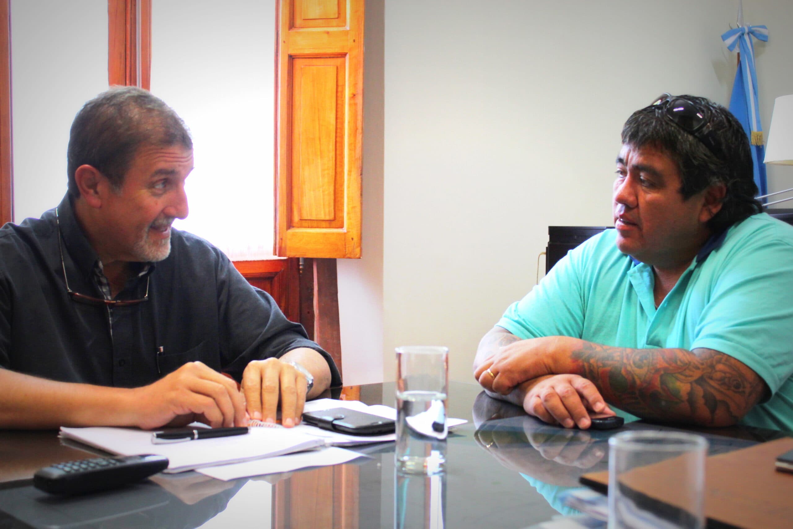 Por la paralización de las obras en Viedma que dependen de la municipalidad, la UOCRA se reunió con Foulkes