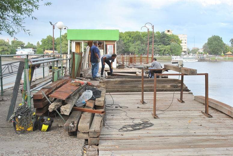 Siguen las refacciones en el muelle de Carmen de Patagones por la Fiesta de la Soberanía