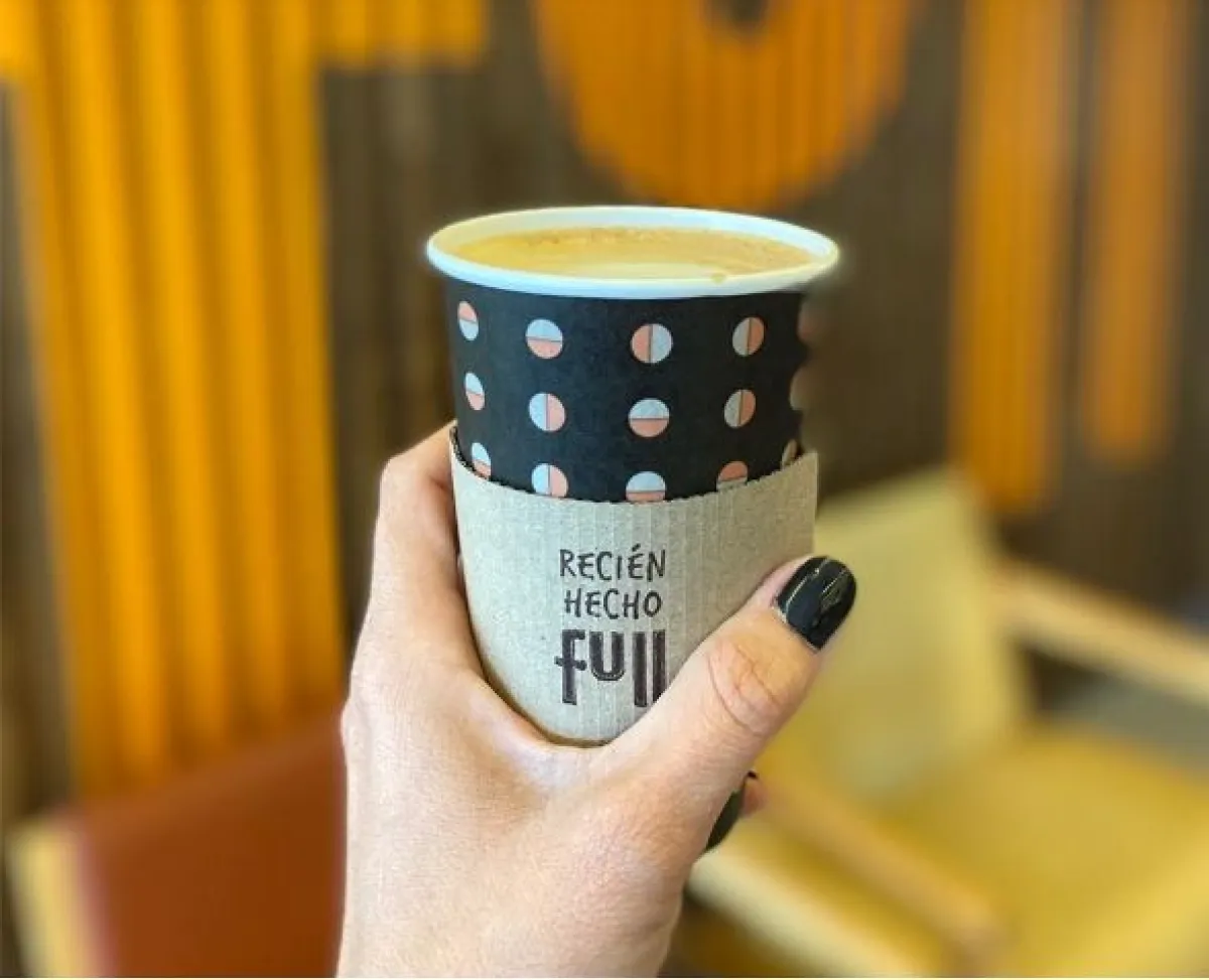 Compró un café en una estación de servicio de Viedma y el vaso se desfondó ahora deberán pagarle más de un millón de pesos