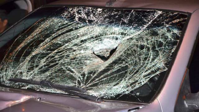 Una chacarero saltó sobre un auto en medio de la noche y será indemnizado por lesiones