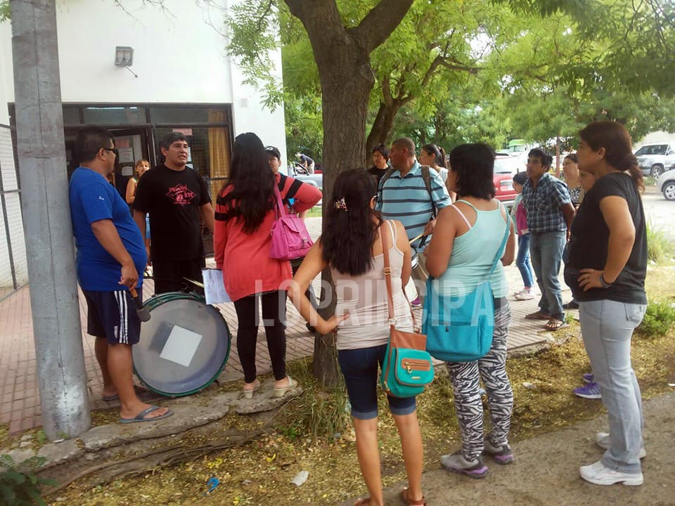 Les garantizaron a los padres el transporte escolar para los alumnos de la ESFA y El Juncal