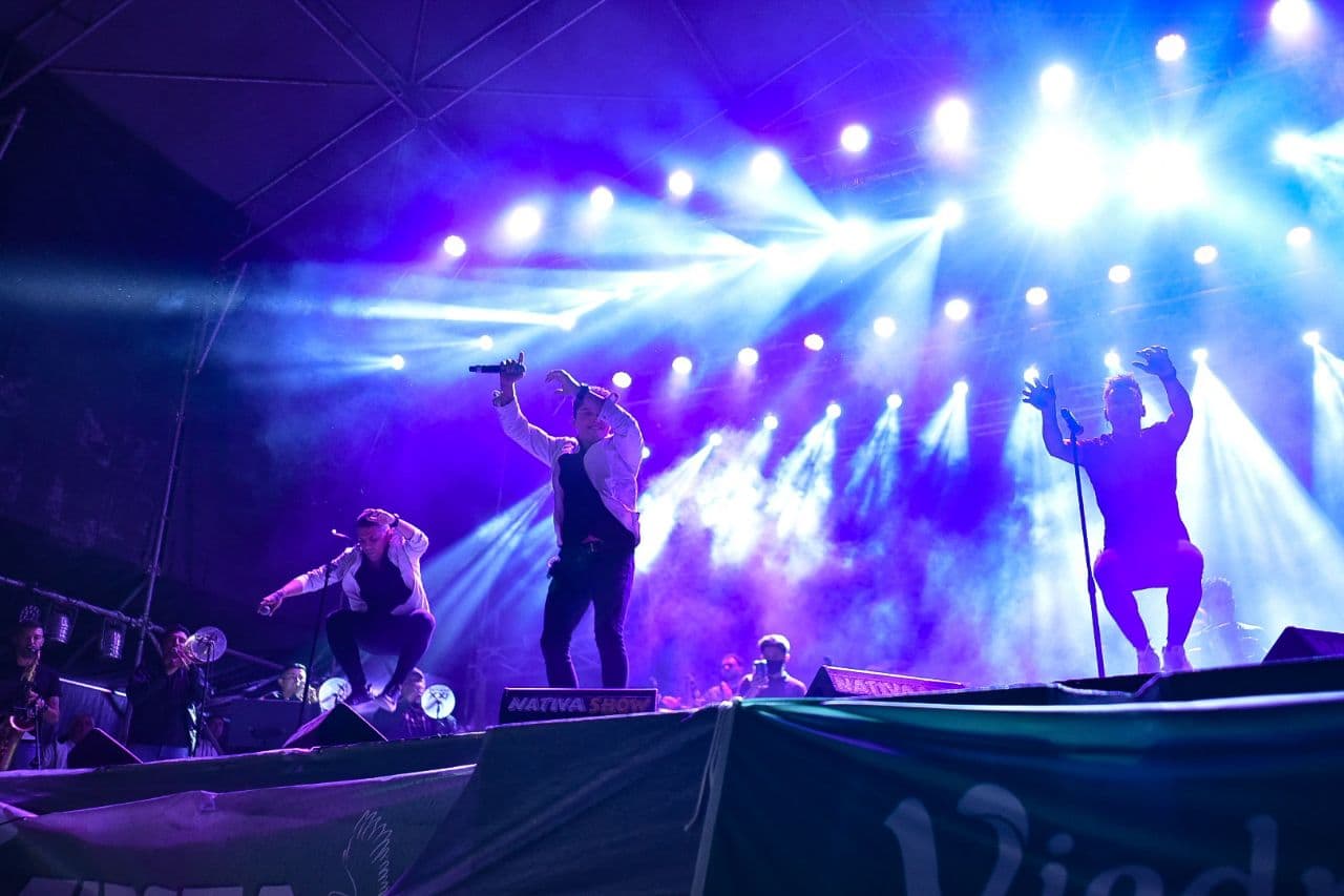 Banda XXI cerró la Fiesta del Mar y el Acampante