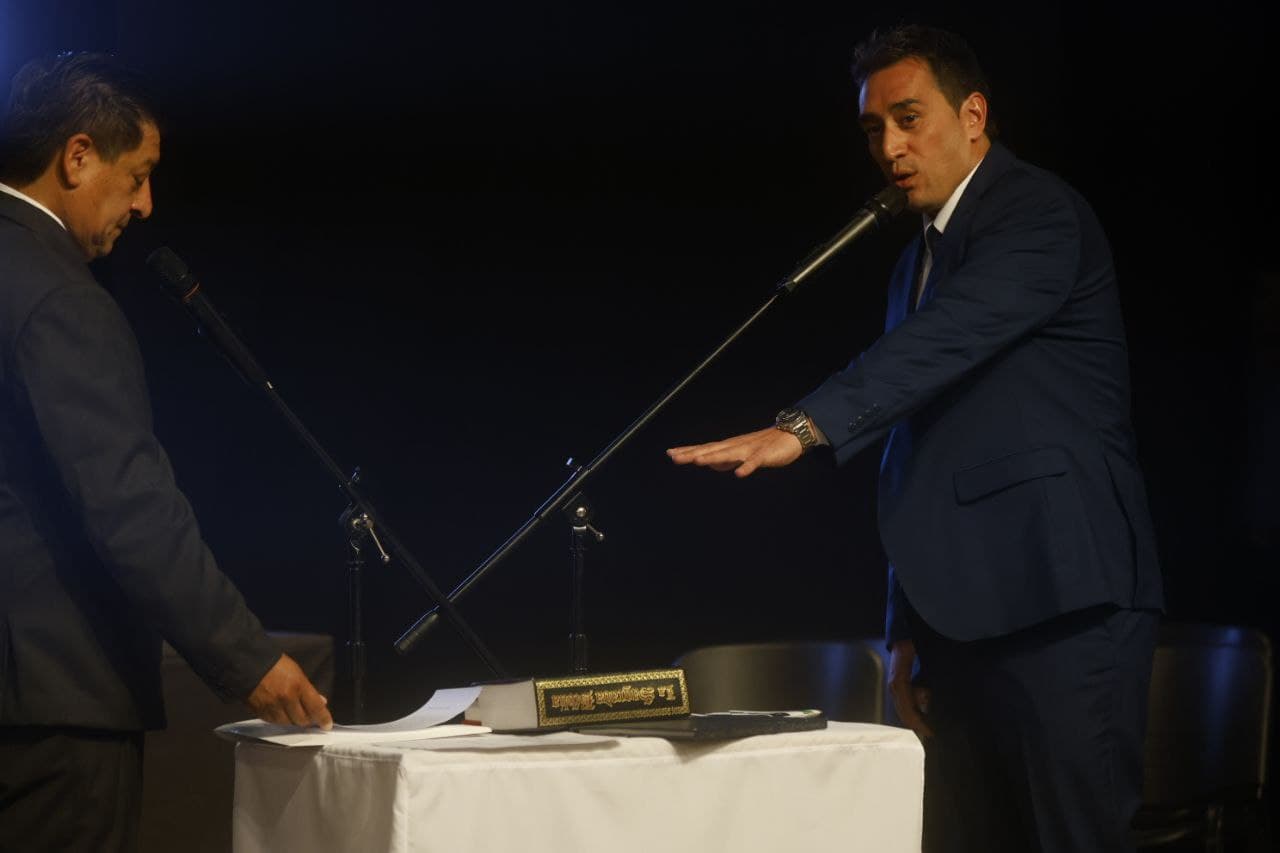 Marcos Castro asumió como intendente de la Capital de Rio Negro