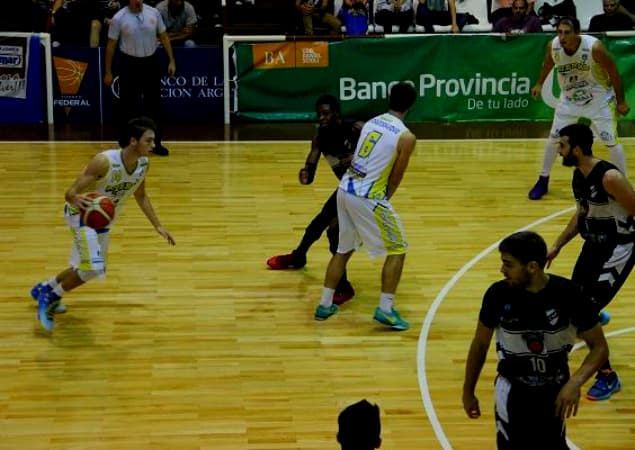 Atenas recibe esta noche al puntero de la Conferencia Sur