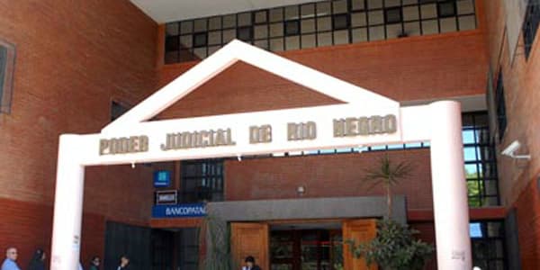 Una niña volverá a vivir con su mamá que la dejó en manos de un matrimonio cuando no podía salir de la pobreza