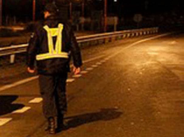 Detuvieron a cuatro personas por portar un rifle sin documentación y secuestraron varios cuchillos