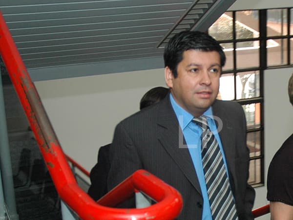 “El Ministro debe limitarse a cumplir con sus obligaciones a cargo del área»