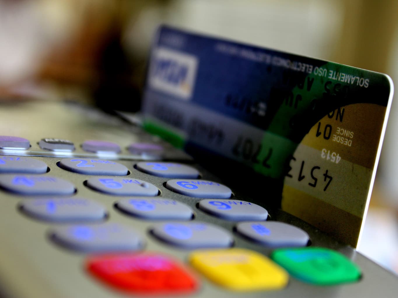 ATE aprueba límite sobre descuentos y quiere saber si existieron avances con la tarjeta de compra