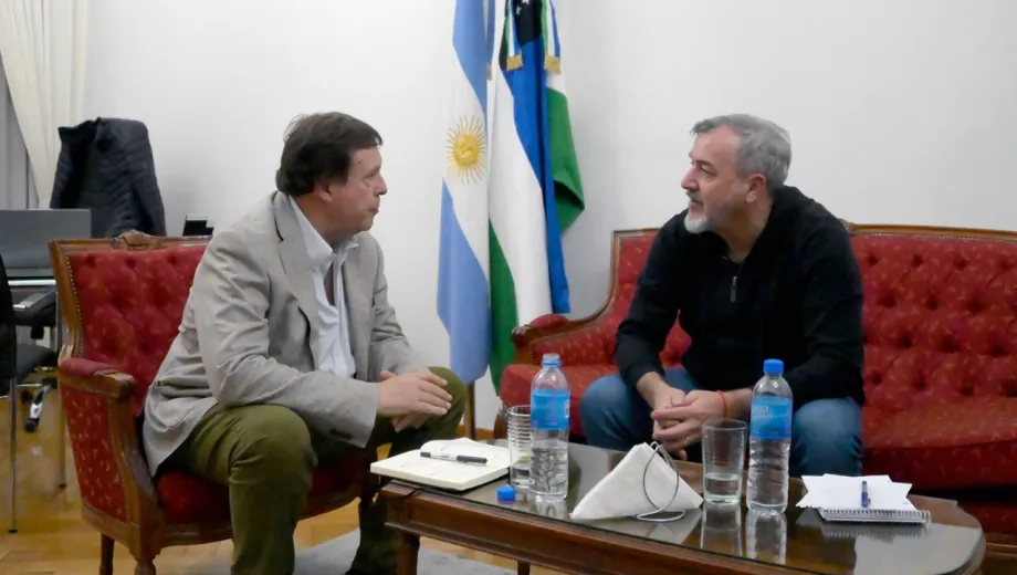 En una reuniรณn entre Weretilneck y Aguiar se acordรณ una nueva paritaria salarial