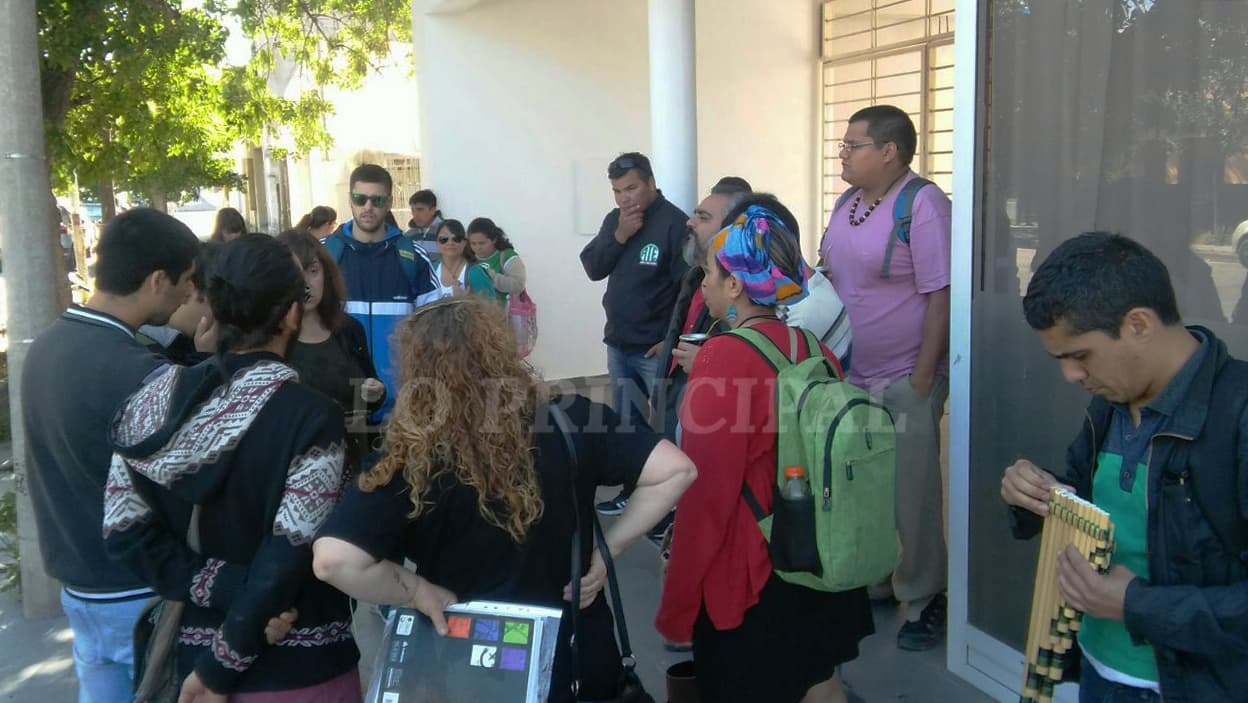 Manifestantes reclamaron el pase a planta de becarios