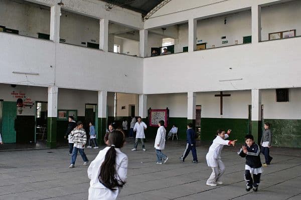 Deberán pagarle una suma millonaria a la familia de un niño que se accidentó en un recreo