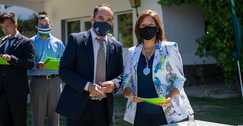«Deberíamos también cuestionar, la vacunación de la Gobernadora», la justificación de Tamburrini que se vacunó