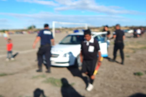 Les robaron las pertenencias a los árbitros de Viedma mientras se desarrollaba un penal