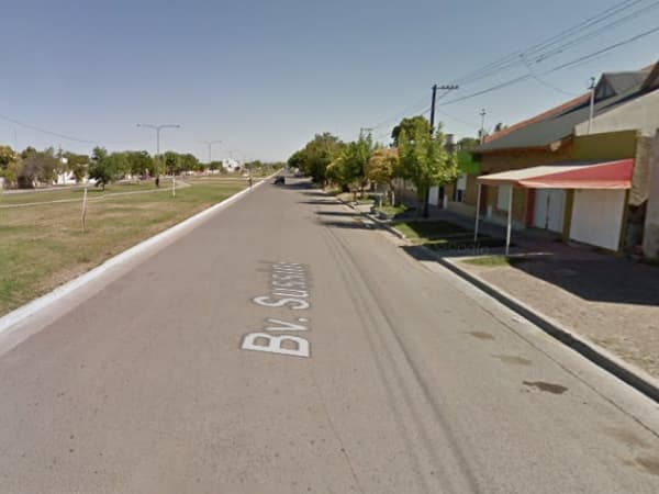 A punta de pistola se llevaron 500 pesos y una moto de una despensa