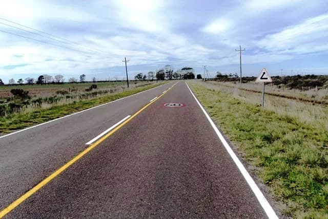 Hay que circular con precaución entre Viedma y El Cóndor, por tareas de reparación de la cinta asfáltica