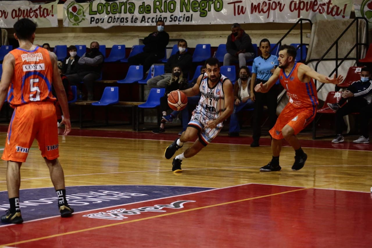 El Deportivo Viedma venció a Rivadavia de Mendoza 70-65