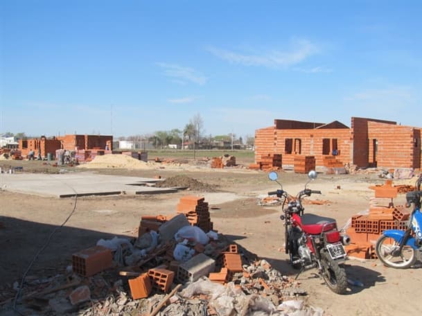 Unas tres mil viviendas del programa “Techo Digno” serán terminadas por la provincia
