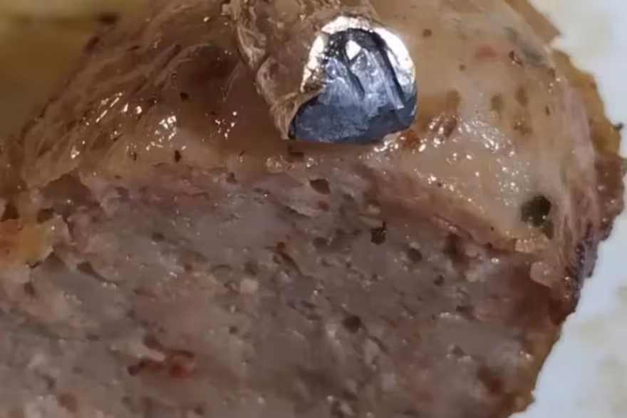 Una bala apareció en la carne que proveen a estudiantes de una escuela primaria en Rio Negro
