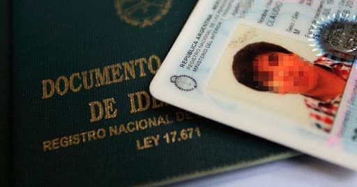 Padre ejercía violencia sobre el grupo familiar y su hijo adolescente logró quitarse su apellido