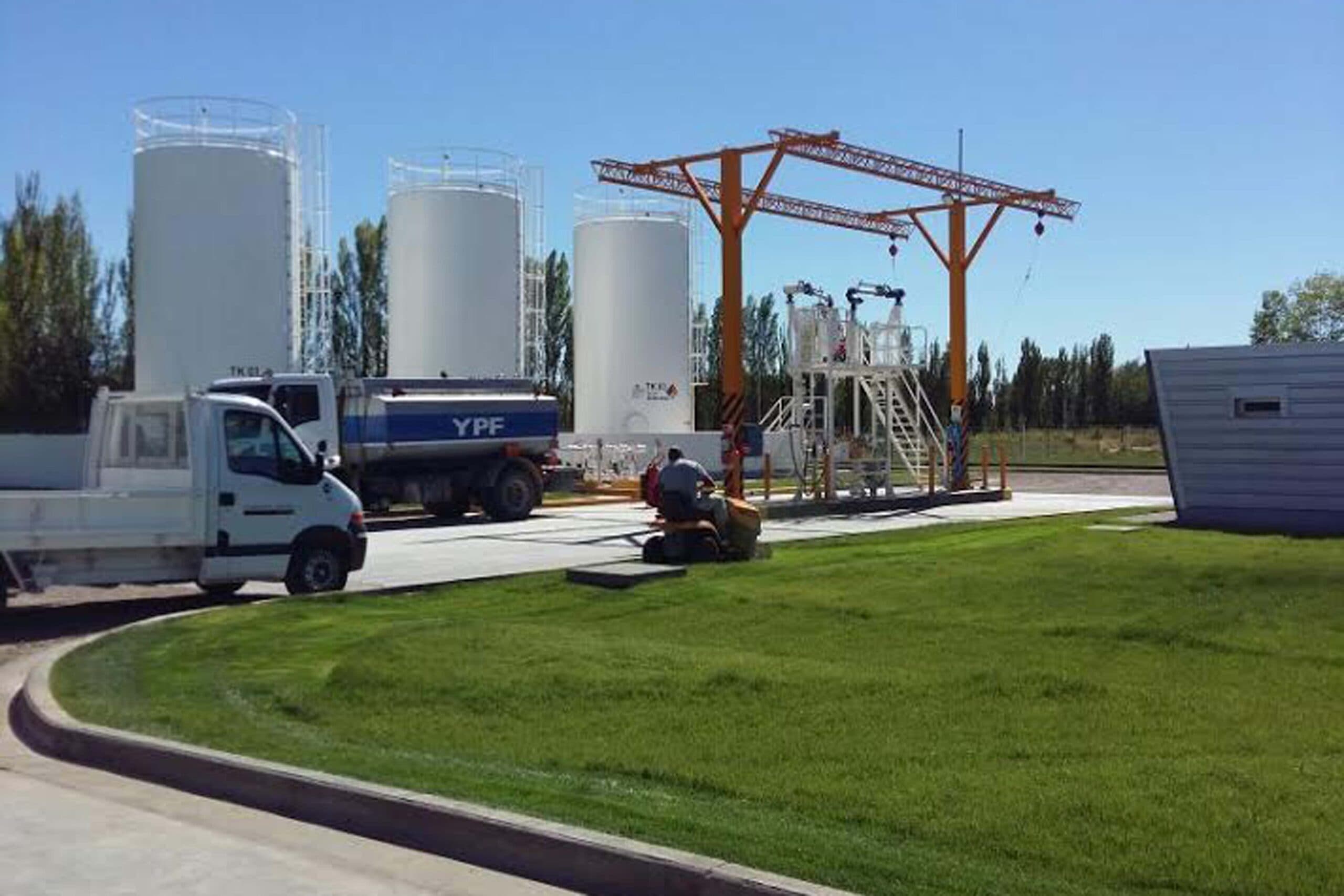 Realizan controles en estaciones de servicio y expendedoras