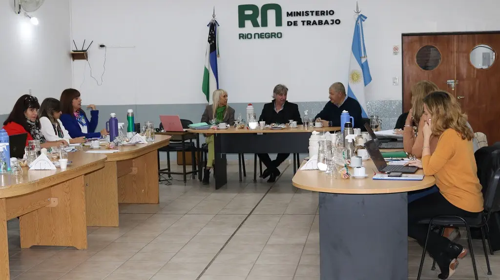 A los docentes el Gobierno ofreció un 30% de aumento y devolución de los descuentos de los días de paros