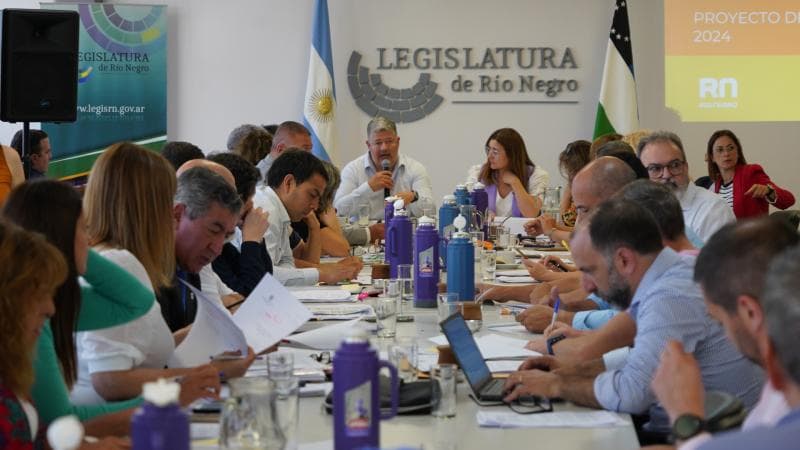 Con más de un billón de pesos y estimando un dólar oficial de $607 pesos fue presentado el presupuesto del 2024 para Rio Negro