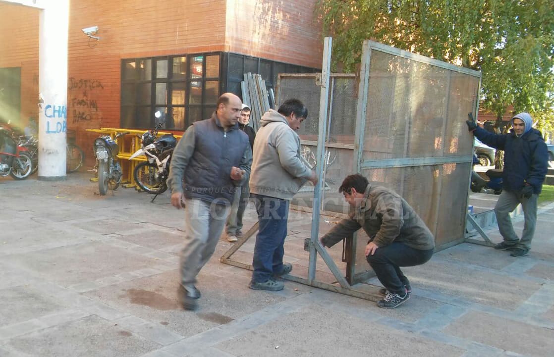Colocan vallas en el Poder Judicial por posible manifestación de ATE