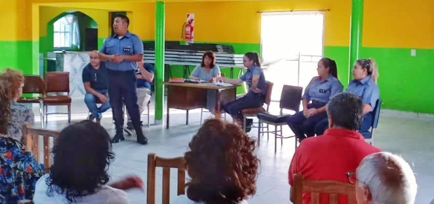 Vecinos de la Zona Norte de Viedma se reunieron con la policía por la inseguridad