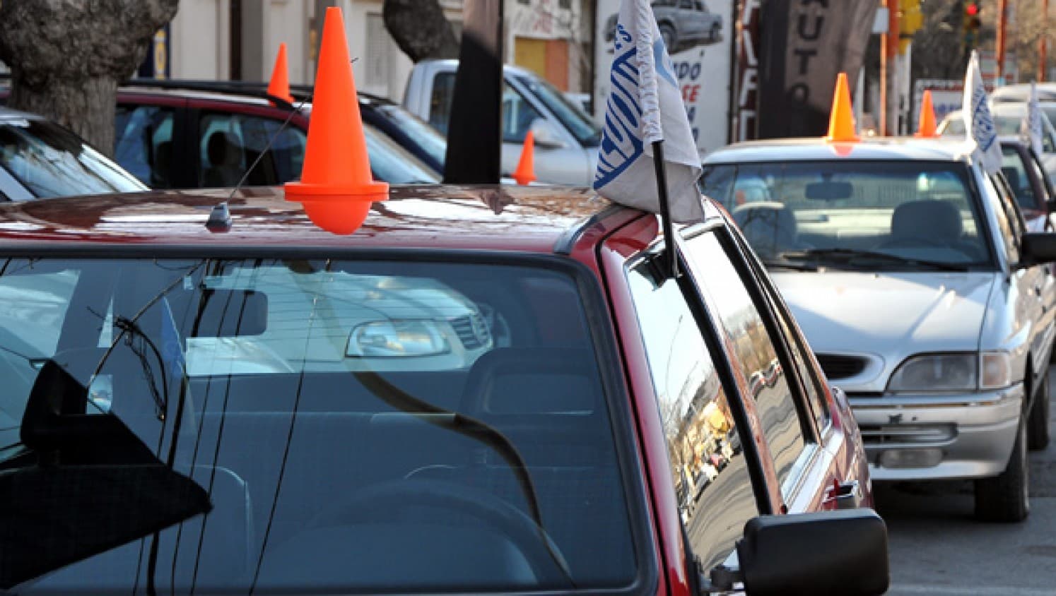 Pretenden sacar las concesionarias de autos del centro de la ciudad