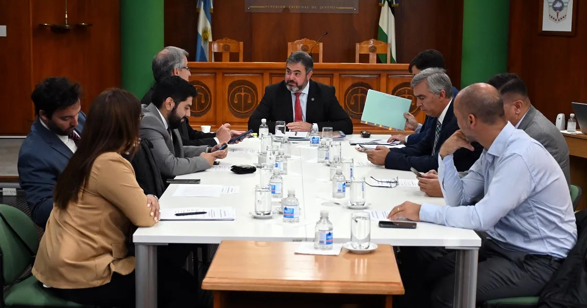 Reunión del Consejo de la Magistratura con un juez acusado de retrasar sentencias y abogados que cobrarían del estado por ventanilla doble
